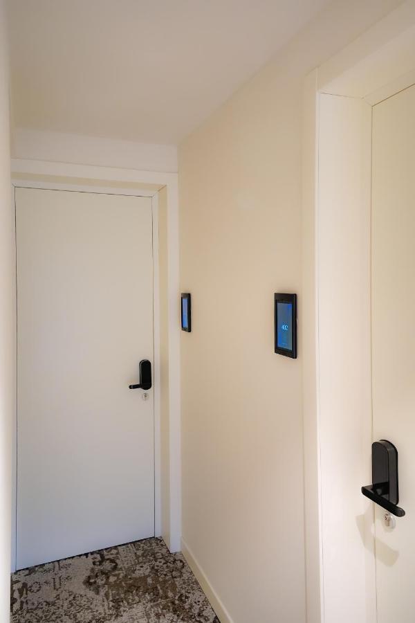 Bergamo Inn 15 Exterior foto A wall mounted tablet
